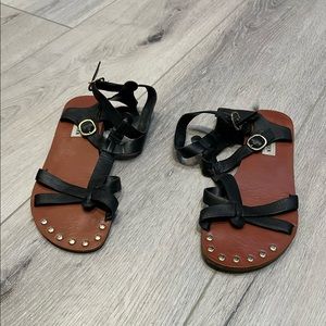 ❌ SOLD!! 👠 Black Leather and Gold Hardware Sandal, Steve Madden, Size 8